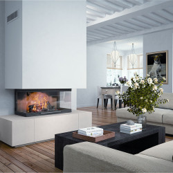 Totem kutuves ar taisnu stiklu