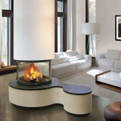 Totem kutuves ar taisnu stiklu